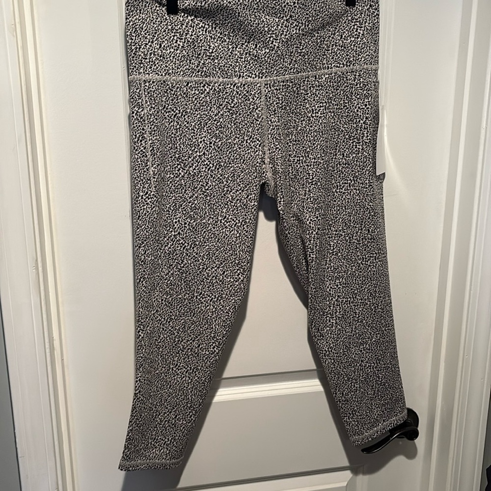 Athleta Salutation Stash NWT